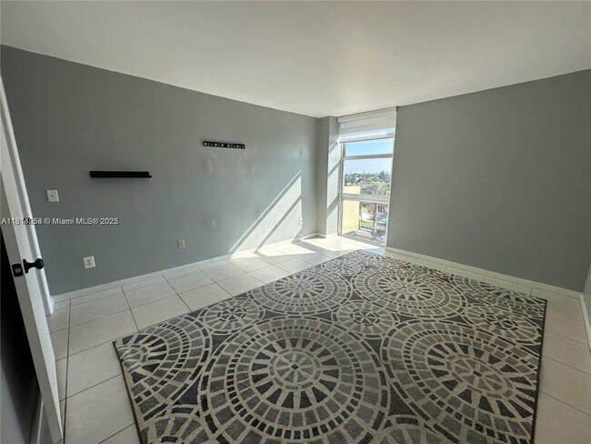 Foto del edificio - 2350 NE 135th St