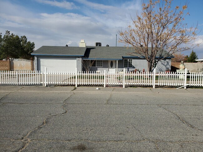 Foto del edificio - 17177 Schollview Ave