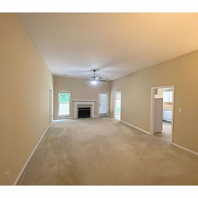 Building Photo - 2148 Sylvan Lake Dr