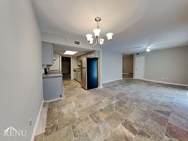 Building Photo - 3919 Rosebud Dr