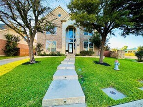 Building Photo - 901 Bethpage Dr