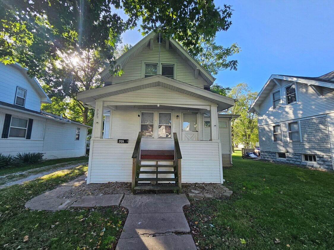 Primary Photo - 3 bedroom, 2 bath house