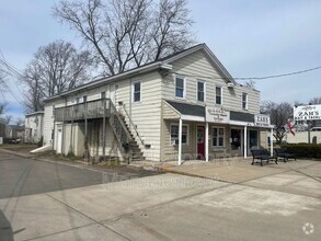 Building Photo - 204-206 Main St