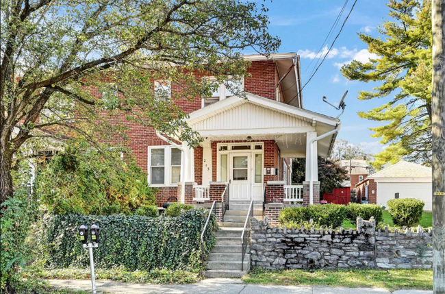 Building Photo - 213 S 8th St