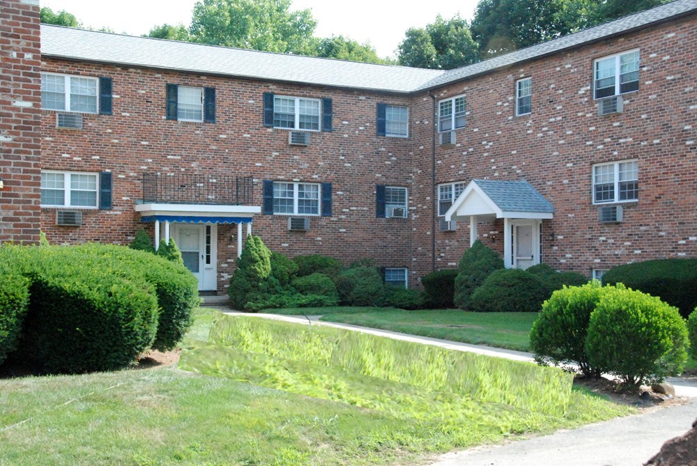 Primary Photo - 318 W Main St