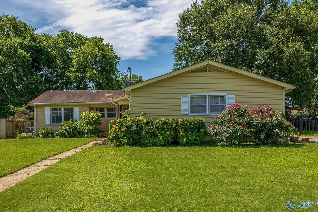 Foto principal - 904 SE Chatterson Rd
