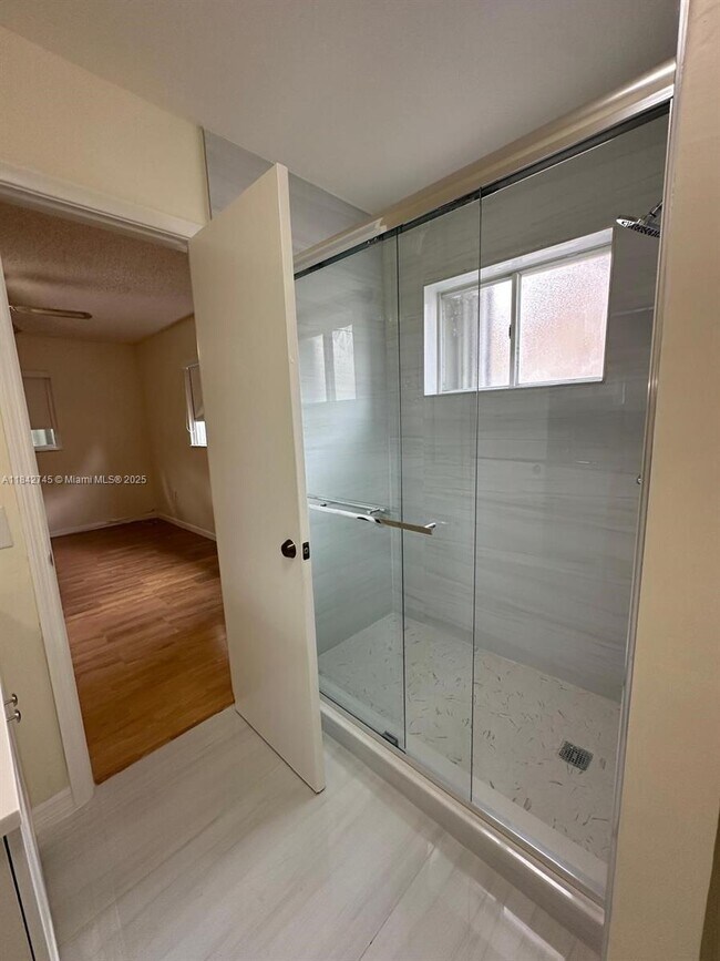 Foto del edificio - 2255 W 69th St