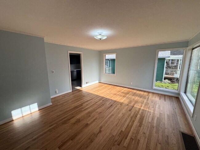 Foto del edificio - 3 Bedroom / 1 Bathroom Single Level Portland Home