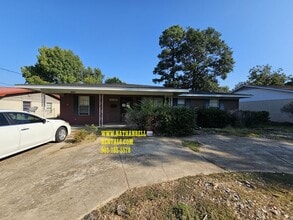 Building Photo - 3165 E Houston St