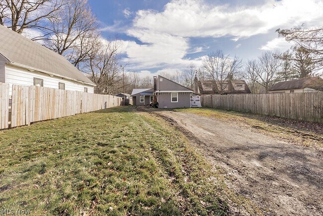 Foto del edificio - 14670 Zenith Dr