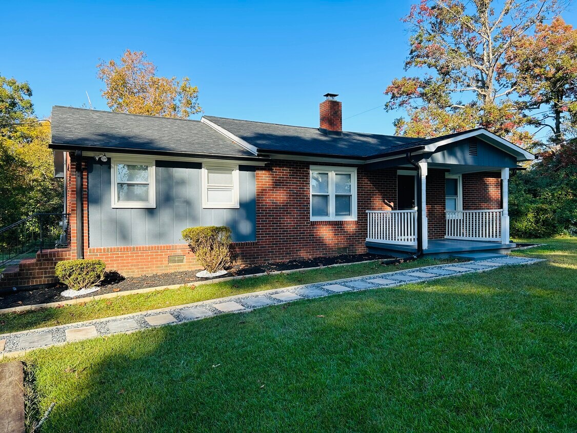 Primary Photo - 5087 Meadowbrook Dr