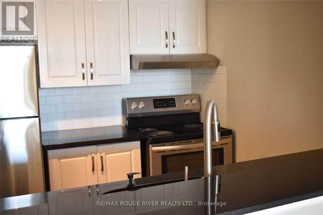 Photo du bâtiment - 1655-1655 Pickering Pkwy