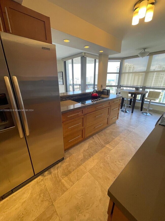 Building Photo - 3500 Mystic Pointe Dr