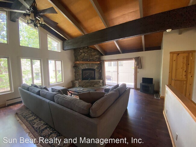 Building Photo - 4 br, 3.5 bath House - 820 Oriole Way #53