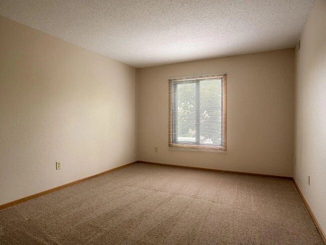 Foto del edificio - 2015 Central Ave NE