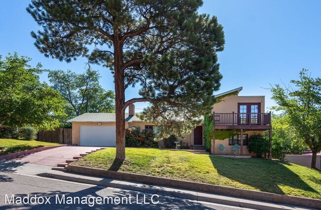 Foto del edificio - 3 br, 2 bath House - 420 Spruce Street NE
