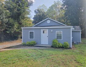 Building Photo - 5888 Centerville Rd
