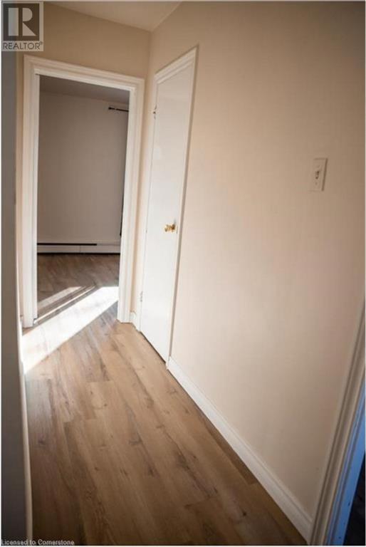 Photo du bâtiment - 250 Highland Rd W