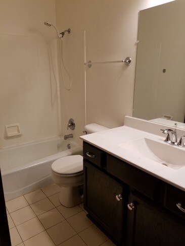 upstairs bathroom - 746 Penbrook Way