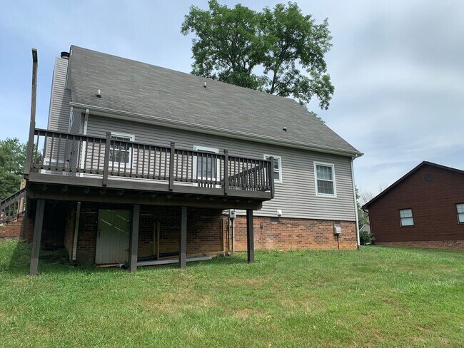 Foto del edificio - 4 Bedroom 2 Bath House