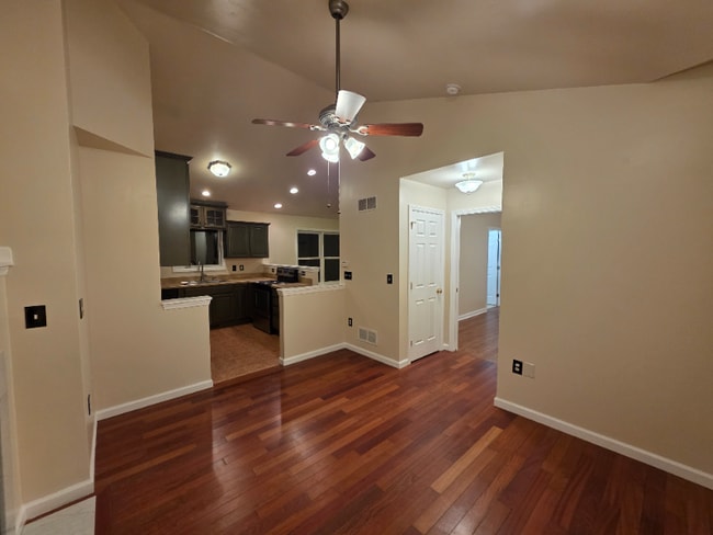 Building Photo - 180 Lakewood Dr