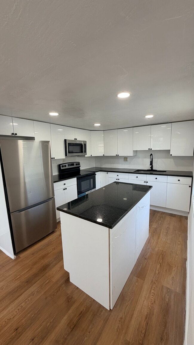 Foto del edificio - 414 Phippen Waiters Rd