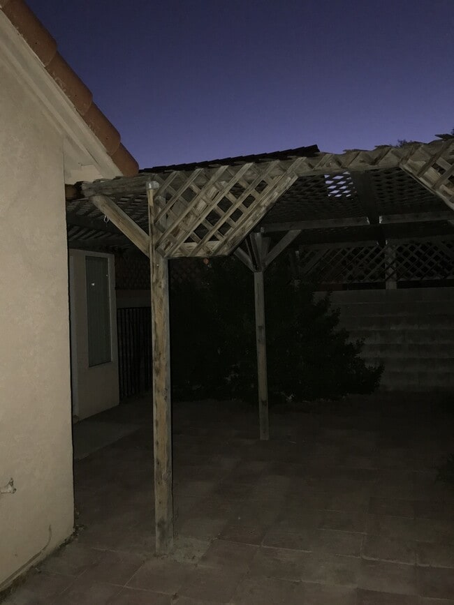 Building Photo - MUST SEE 1 BEDROOM HOME!