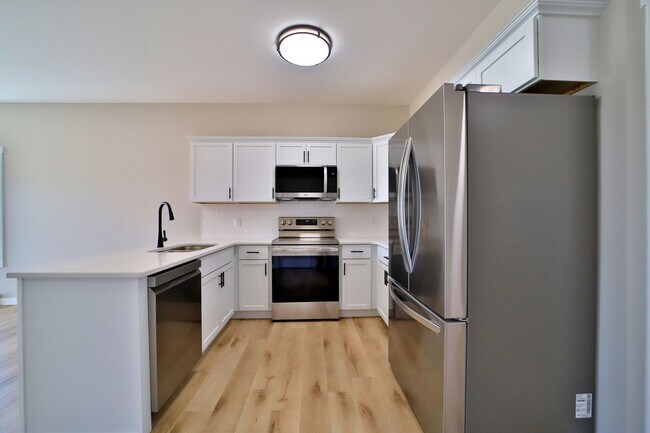 Building Photo - 750 Palomino Ave W