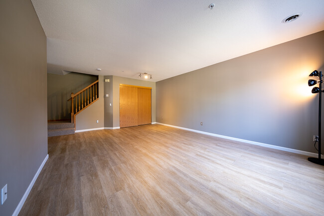 Building Photo - 8490 Minuteman Alcove