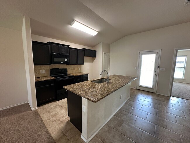 Foto del edificio - Available Now! 3 bedroom, 2 bathrooms.