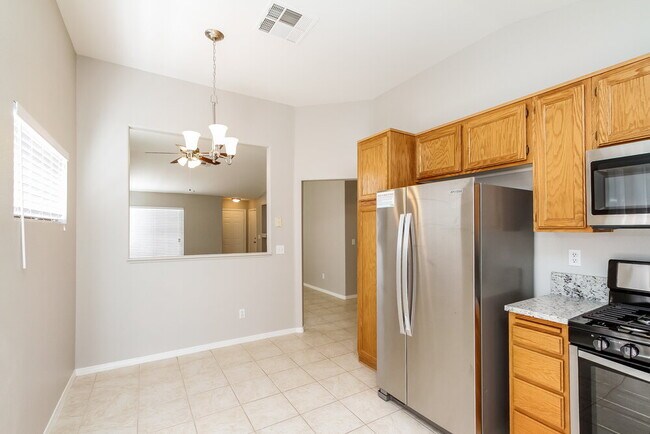 Building Photo - 5560 Merriweather Dr
