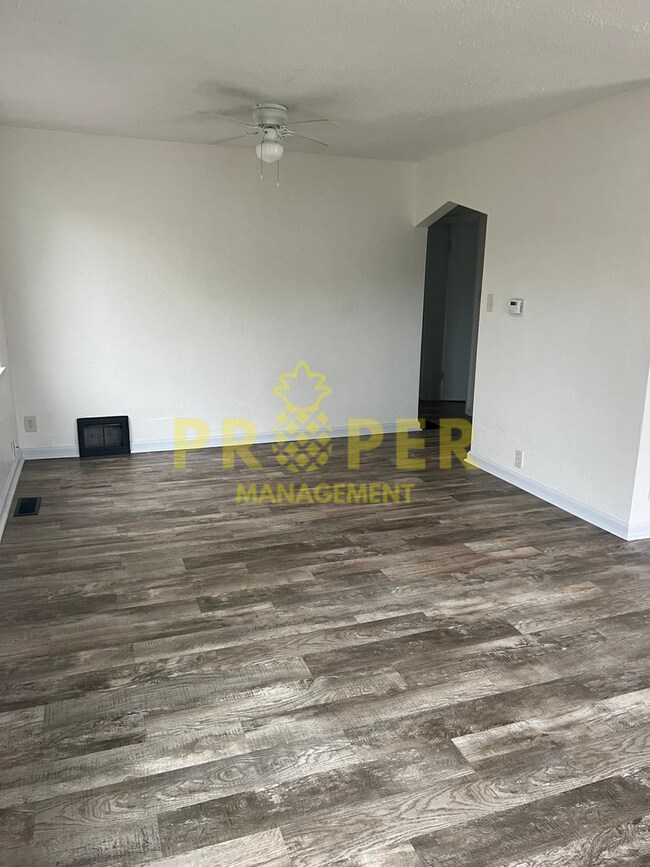 Foto del edificio - 2 bedrooms 1 bathroom house