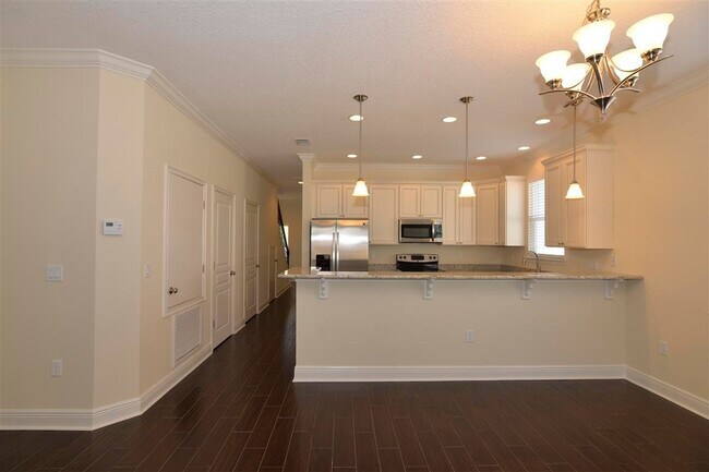 Building Photo - 3 Bedroom, 2.5 Half Bath Town Home Downtown Orlando