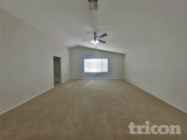 Foto del edificio - 40081 W Hayden Dr