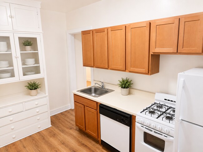 Building Photo - 733 Hinman Ave