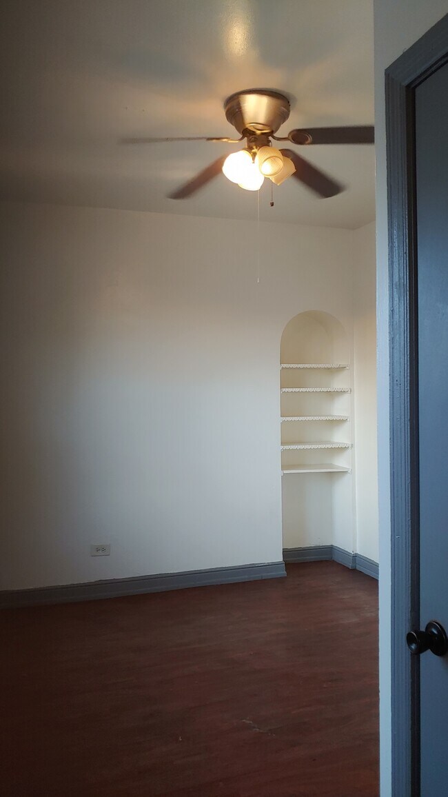 Foto del edificio - 1720 W 76th St