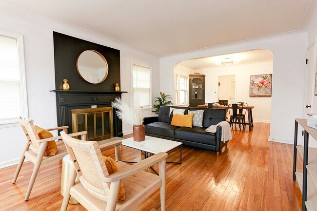 Foto del edificio - 13660 Cedar Rd
