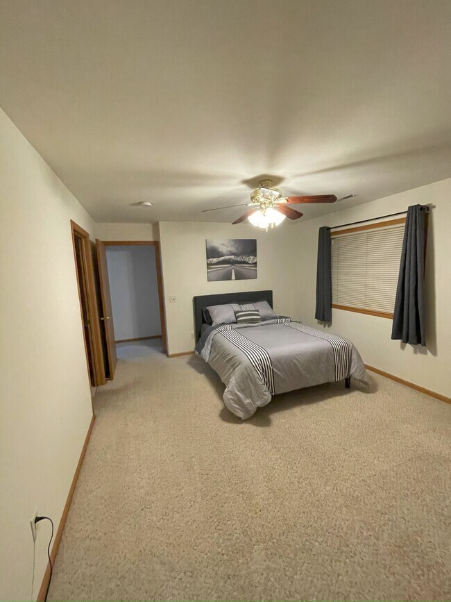 Master Bed 2 - 2960 Kentville Dr