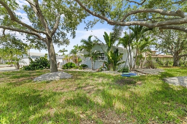 Building Photo - 10001 S Yacht Club Dr