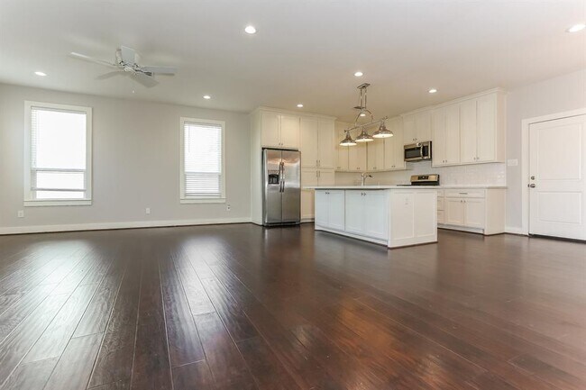 Building Photo - 8618 Valley Song Dr