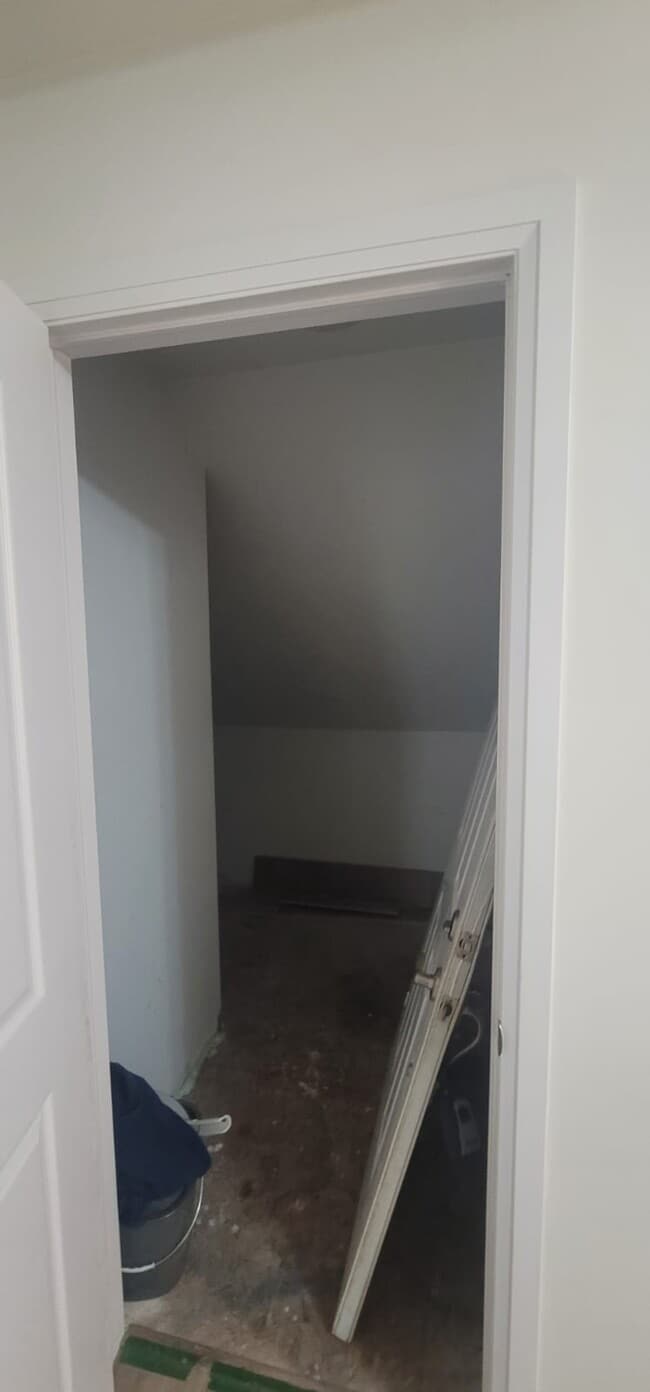 Building Photo - 25 Isherwood Av
