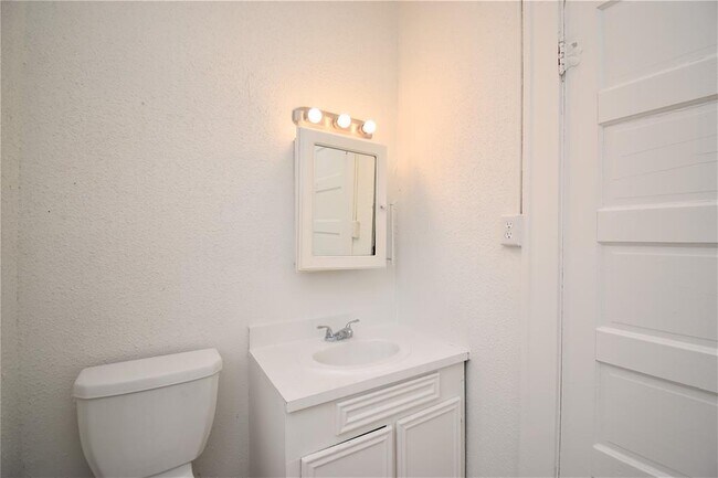 Building Photo - 4506 Avenue P 1/2