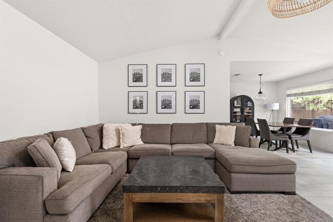 Building Photo - 8000 Treehouse Ln