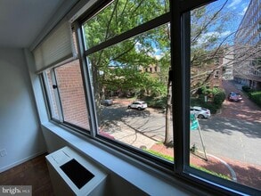 Building Photo - 940 25th St NW