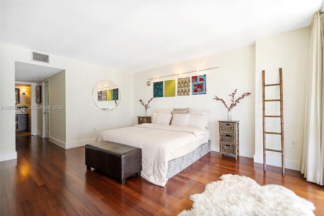 Foto del edificio - 600 NE 36th St