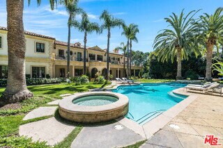 Foto del edificio - 70 Beverly Park Dr
