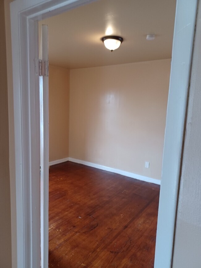 Building Photo - 2529 Ensley Ave