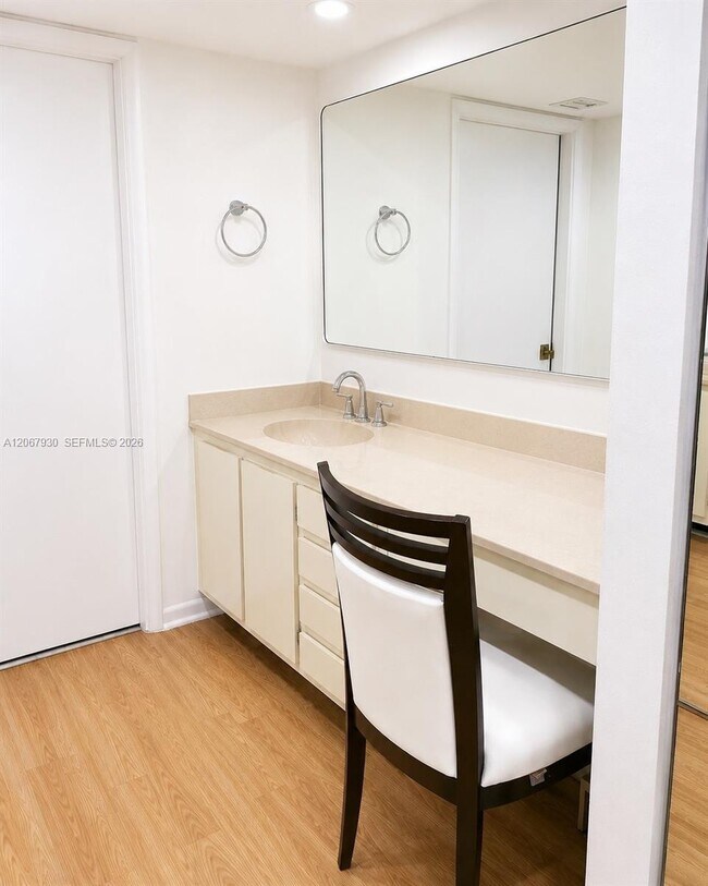 Foto del edificio - 9735 NW 52nd St