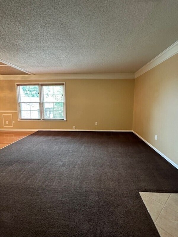 Building Photo - 801 Eastmont Dr