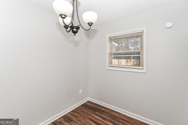 Building Photo - 1135 Pontiac Cir